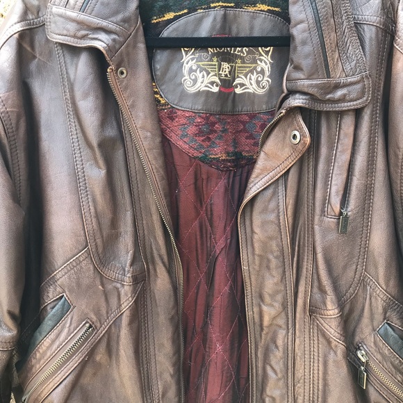 ❌SOLD❌Men’s brown leather jacket - Picture 2 of 4